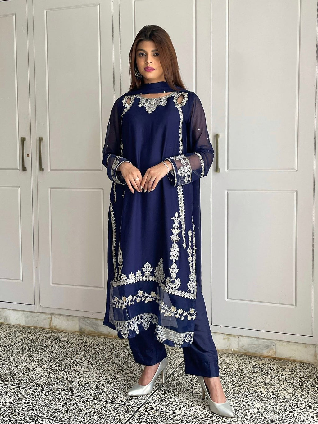 Women ethnic motif embroidered regular thread work kurta with trousers & dupatta