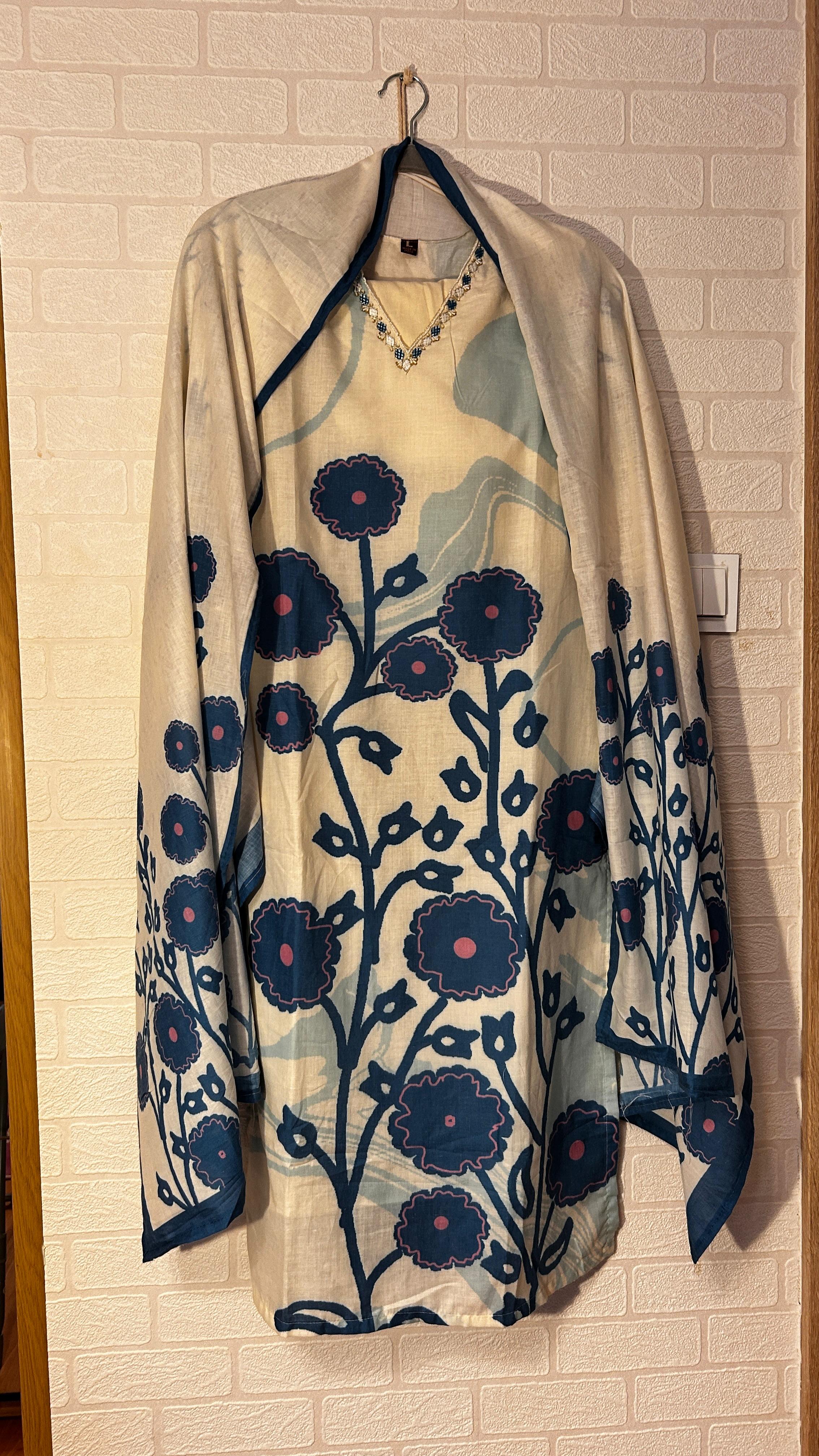 Women Floral Printed Panelled Thread Work Pure Cotton Kurta with Trousers & With Dupatta