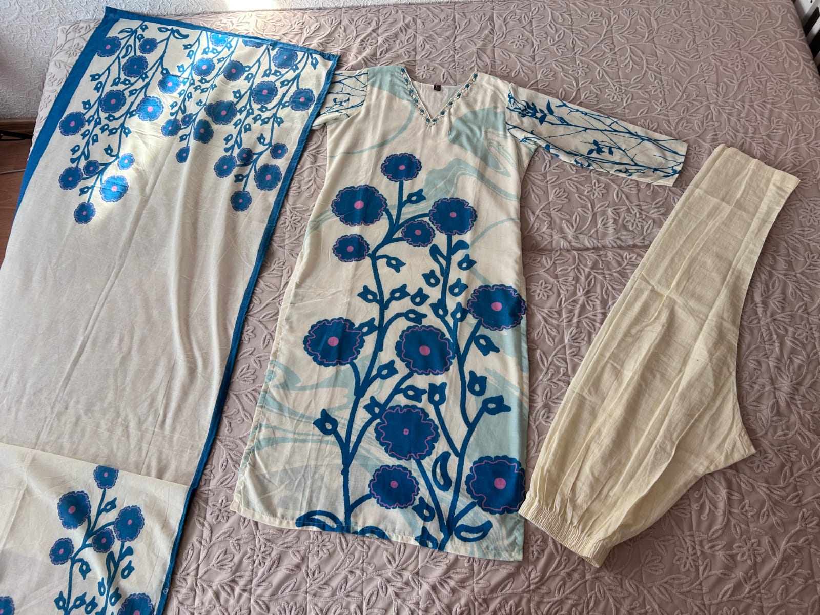 Women Floral Printed Panelled Thread Work Pure Cotton Kurta with Trousers & With Dupatta